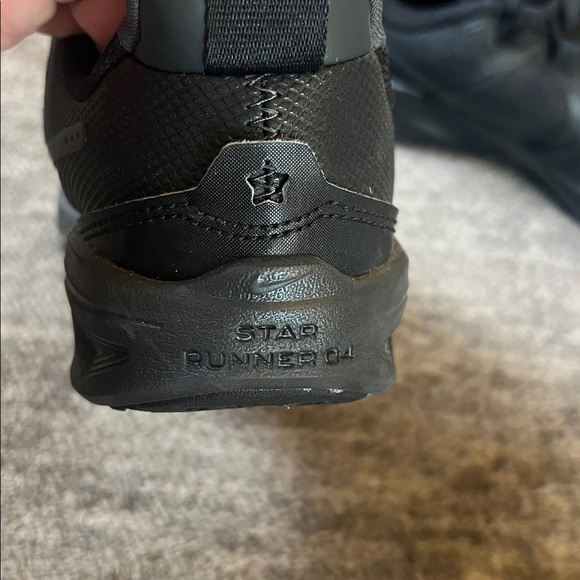 Never worn boys Nike shoes - Picture 2 of 4